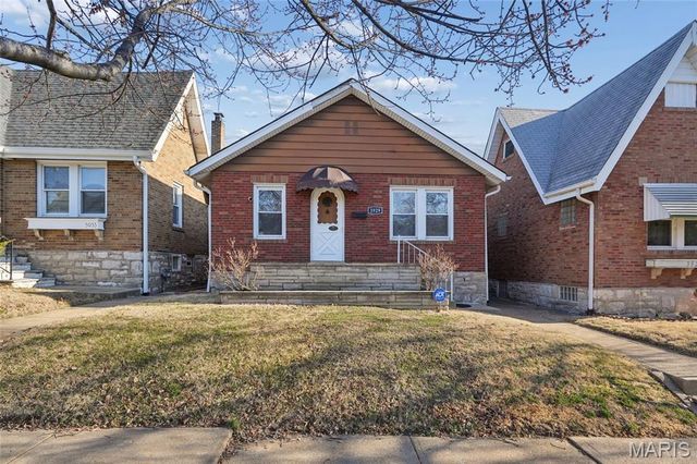 3929 Burgen Avenue, St Louis, MO 63116
