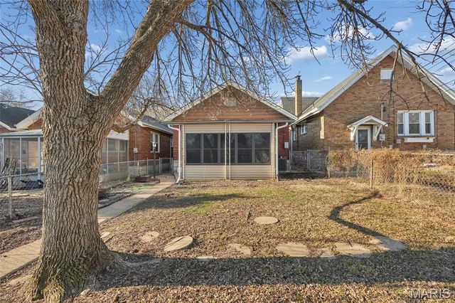 3929 Burgen Avenue, St Louis, MO 63116