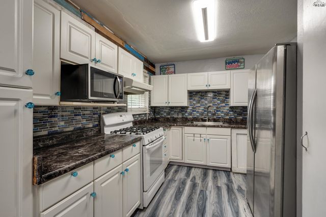 712 W ALAMEDA STREET, Iowa Park, TX 76367