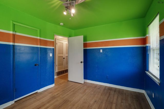712 W ALAMEDA STREET, Iowa Park, TX 76367