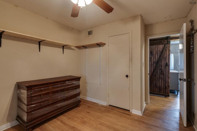 712 W ALAMEDA STREET, Iowa Park, TX 76367