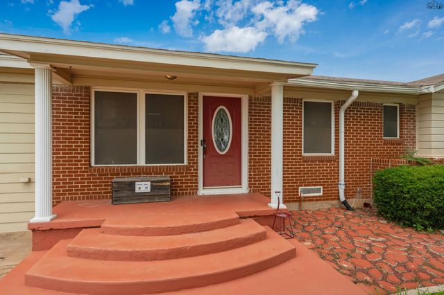 712 W ALAMEDA STREET, Iowa Park, TX 76367