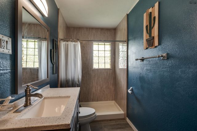 712 W ALAMEDA STREET, Iowa Park, TX 76367
