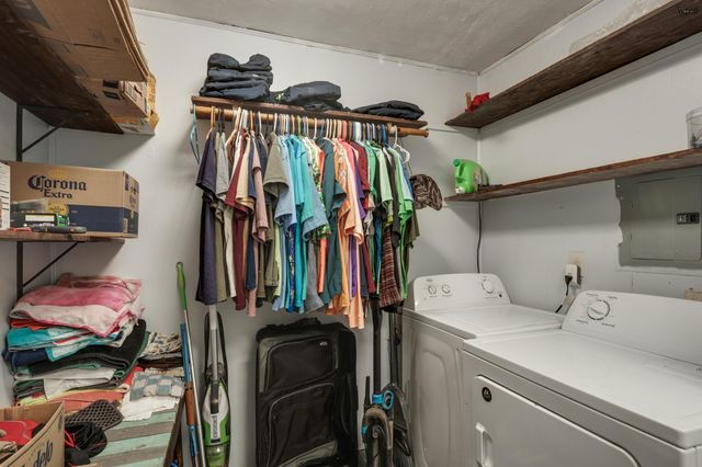 712 W ALAMEDA STREET, Iowa Park, TX 76367