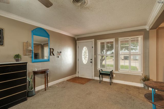 712 W ALAMEDA STREET, Iowa Park, TX 76367
