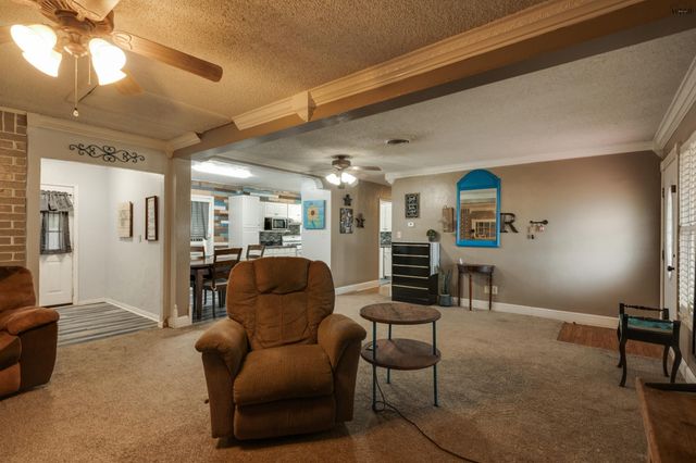 712 W ALAMEDA STREET, Iowa Park, TX 76367