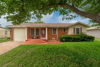 712 W ALAMEDA STREET, Iowa Park, TX 76367