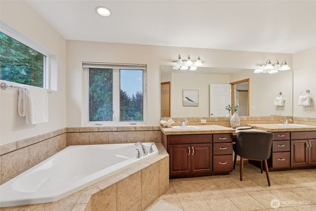 4707 NE 7th Place, Renton, WA 98059