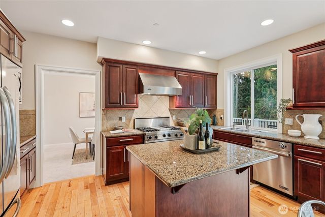 4707 NE 7th Place, Renton, WA 98059