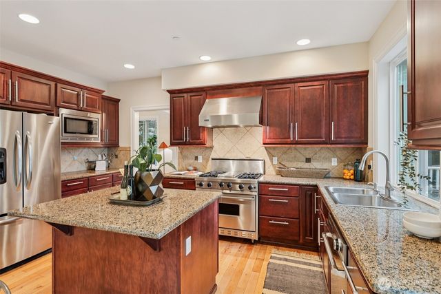 4707 NE 7th Place, Renton, WA 98059