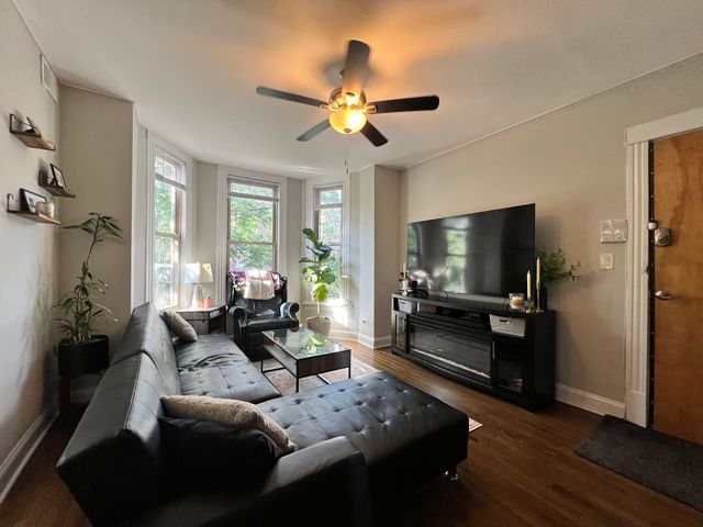 2258 N Kimball Avenue 3R, Chicago, IL 60647