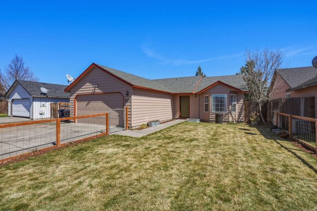 2004 SW 29th Street, Redmond, OR 97756