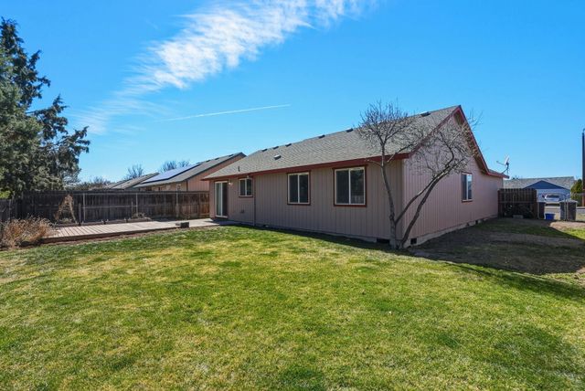 2004 SW 29th Street, Redmond, OR 97756