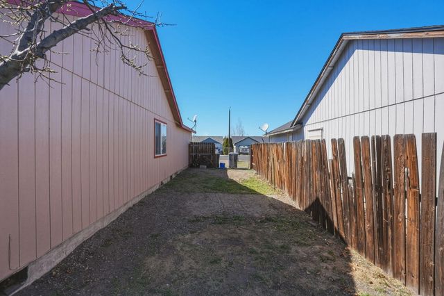 2004 SW 29th Street, Redmond, OR 97756