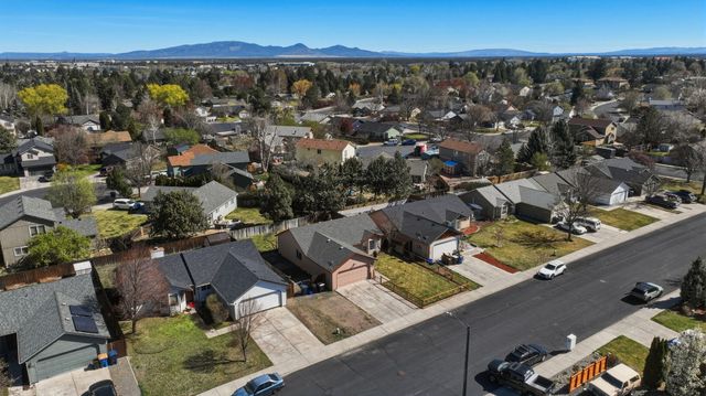 2004 SW 29th Street, Redmond, OR 97756