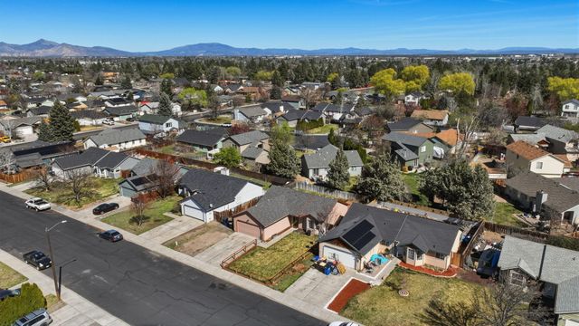 2004 SW 29th Street, Redmond, OR 97756