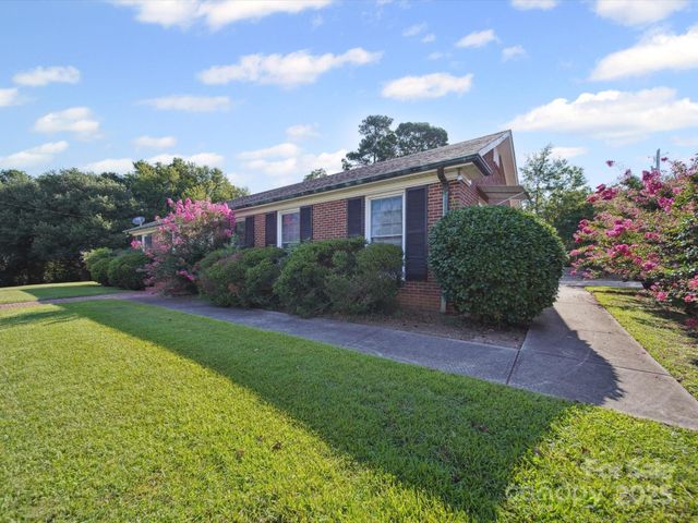 202 Greenwood Lane, Wadesboro, NC 28170