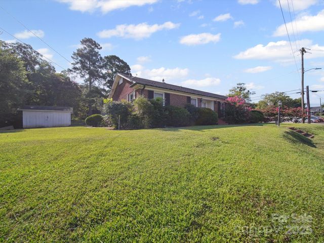 202 Greenwood Lane, Wadesboro, NC 28170