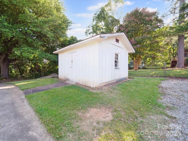 202 Greenwood Lane, Wadesboro, NC 28170