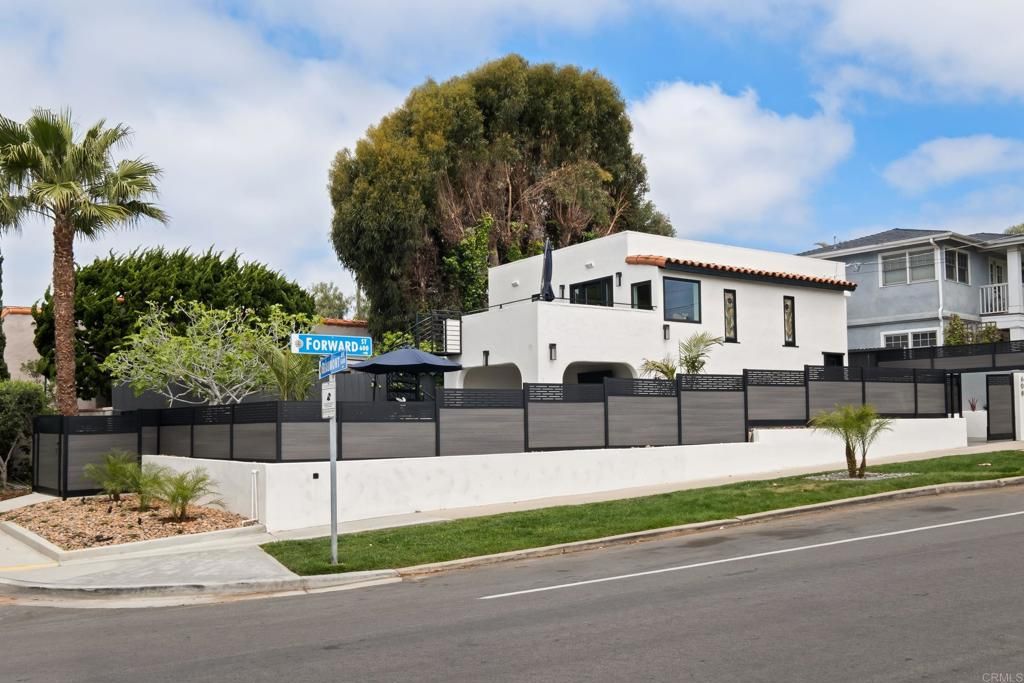 Image 10 of property listing at 608 Forward Street, La Jolla, CA 92037