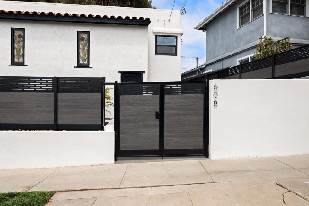 Image 12 of property listing at 608 Forward Street, La Jolla, CA 92037