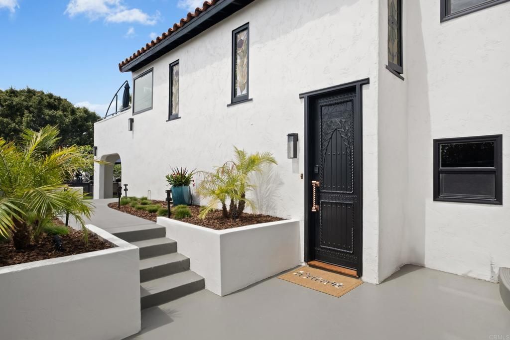 Image 13 of property listing at 608 Forward Street, La Jolla, CA 92037