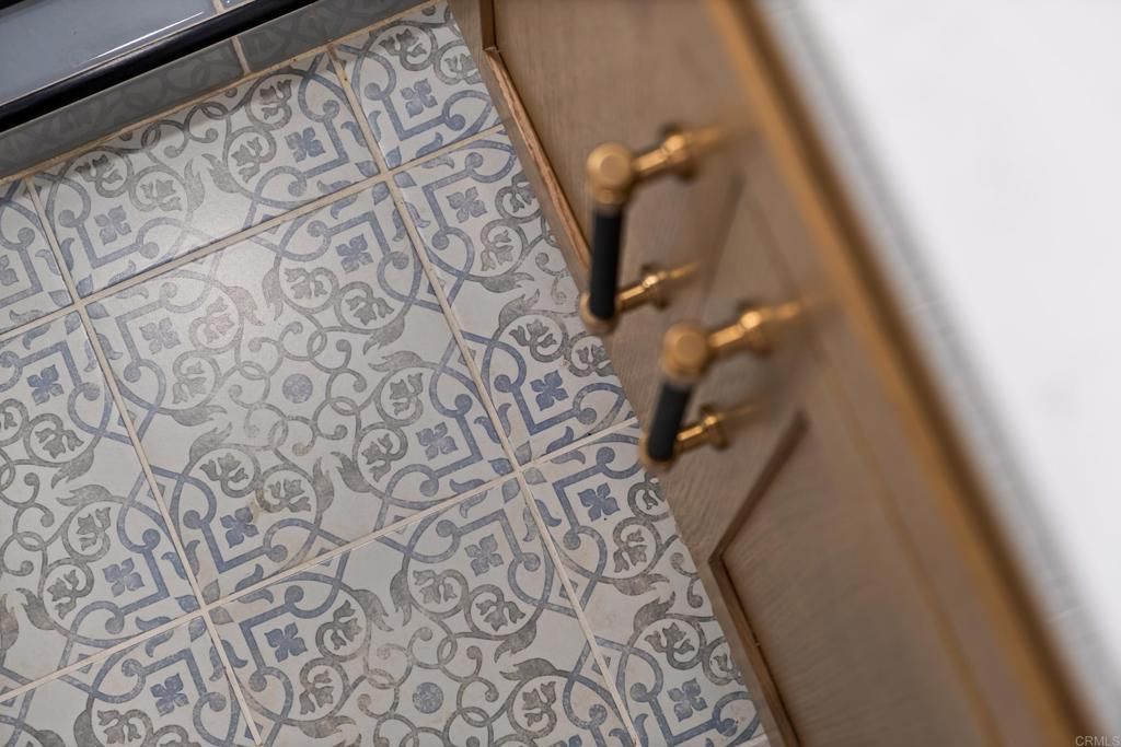 Image 25 of property listing at 608 Forward Street, La Jolla, CA 92037