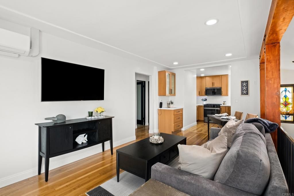 Image 27 of property listing at 608 Forward Street, La Jolla, CA 92037