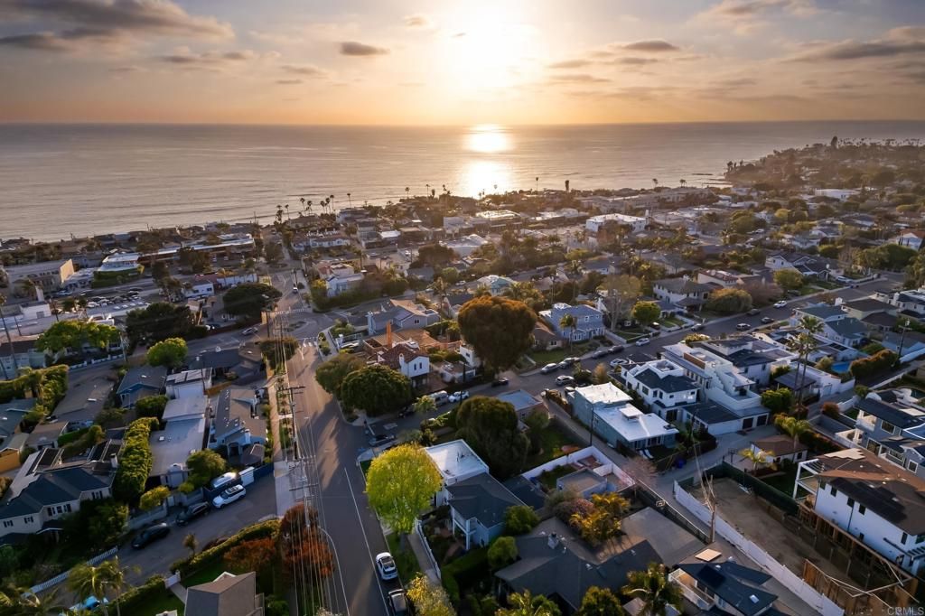 Image 4 of property listing at 608 Forward Street, La Jolla, CA 92037