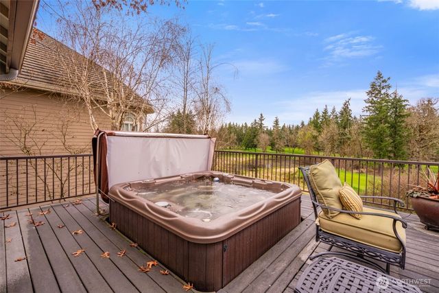 3135 NW Lacamas Drive, Camas, WA 98607