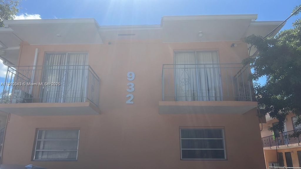 932 NW 5th St, Miami, FL 33128