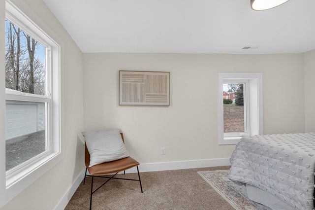 4076 Indianola Avenue, Des Moines, IA 50320