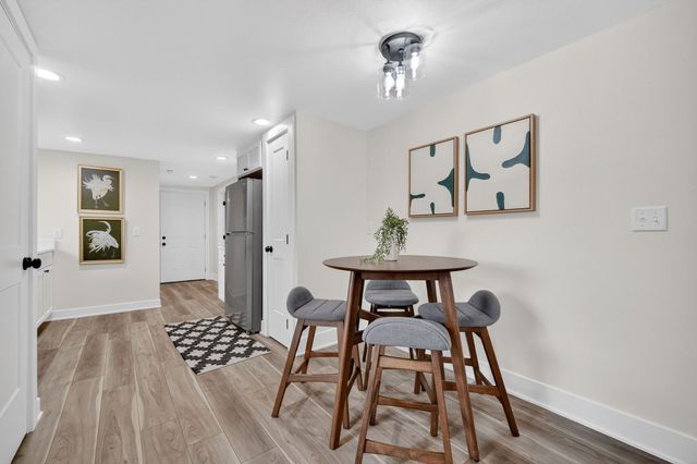 4076 Indianola Avenue, Des Moines, IA 50320