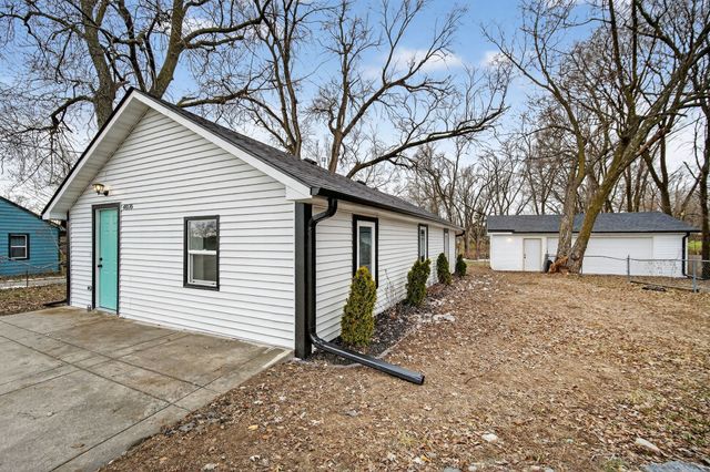 4076 Indianola Avenue, Des Moines, IA 50320