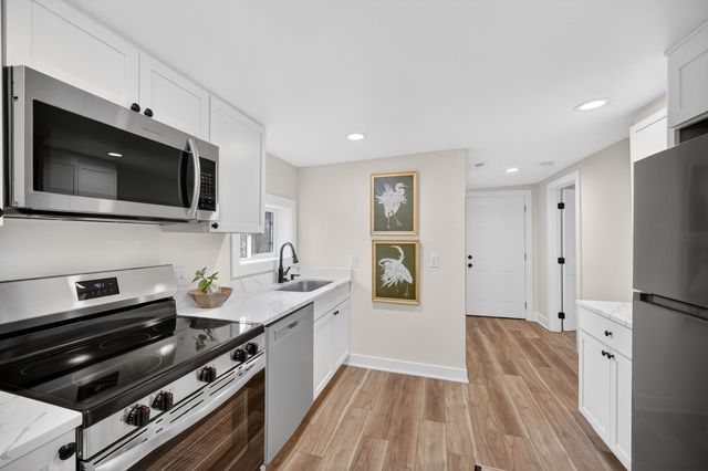 4076 Indianola Avenue, Des Moines, IA 50320