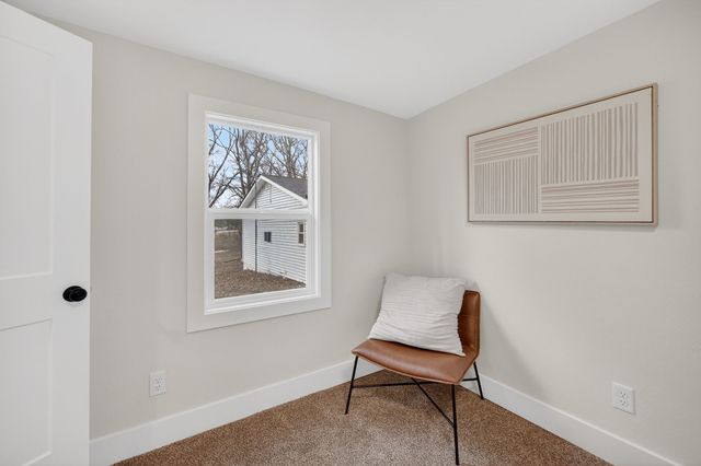 4076 Indianola Avenue, Des Moines, IA 50320