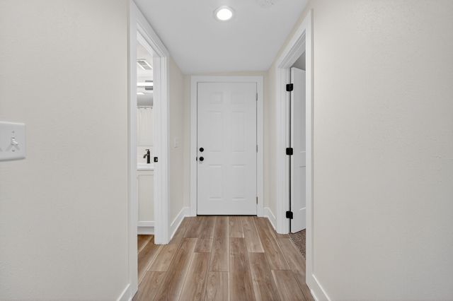 4076 Indianola Avenue, Des Moines, IA 50320