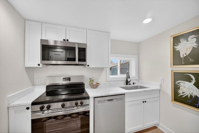 4076 Indianola Avenue, Des Moines, IA 50320