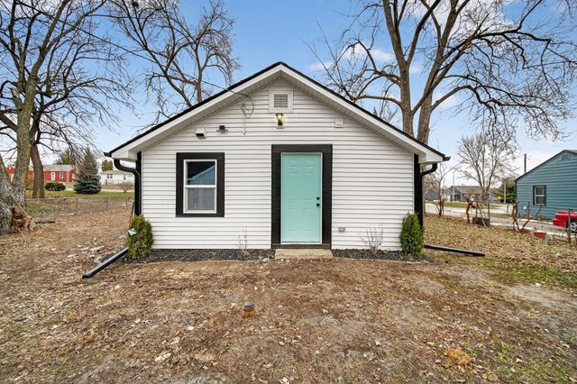 4076 Indianola Avenue, Des Moines, IA 50320