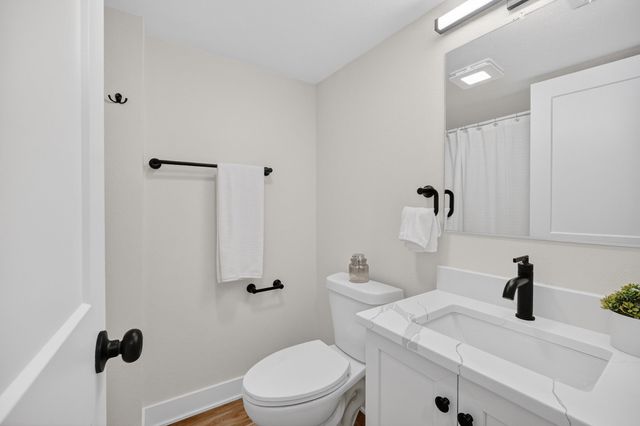 4076 Indianola Avenue, Des Moines, IA 50320