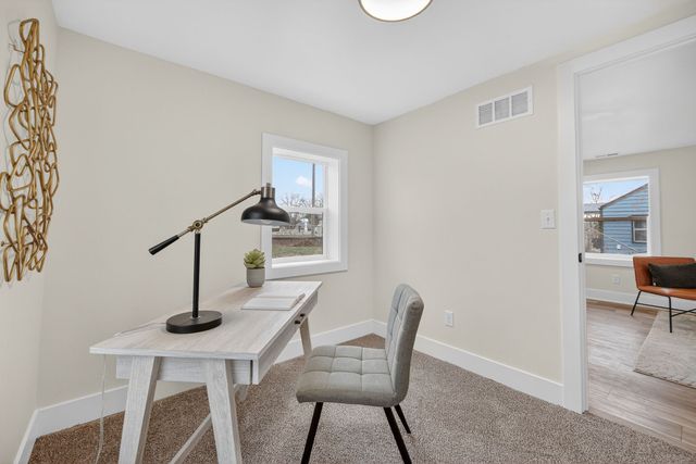 4076 Indianola Avenue, Des Moines, IA 50320