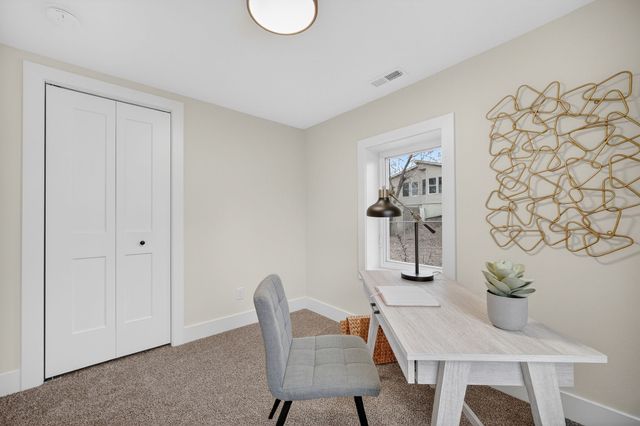 4076 Indianola Avenue, Des Moines, IA 50320