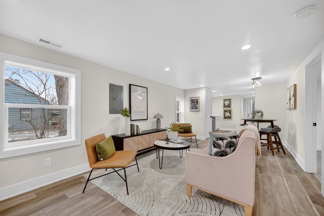 4076 Indianola Avenue, Des Moines, IA 50320