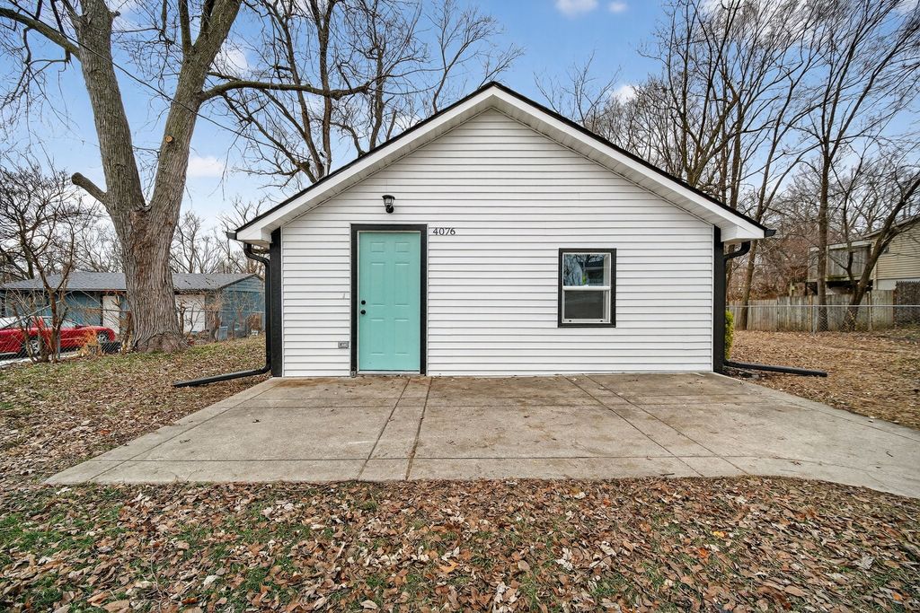 4076 Indianola Avenue, Des Moines, IA 50320