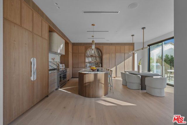 14000 Otsego Street, Sherman Oaks, CA 91423