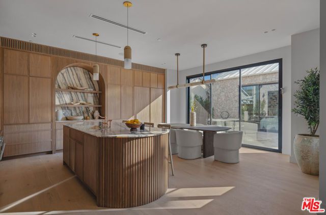 14000 Otsego Street, Sherman Oaks, CA 91423