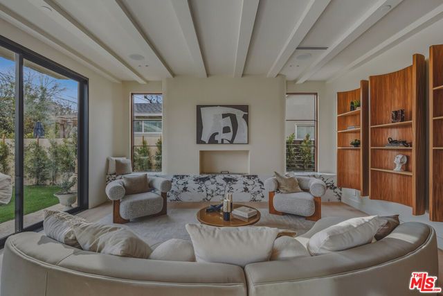 14000 Otsego Street, Sherman Oaks, CA 91423