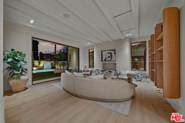 14000 Otsego Street, Sherman Oaks, CA 91423