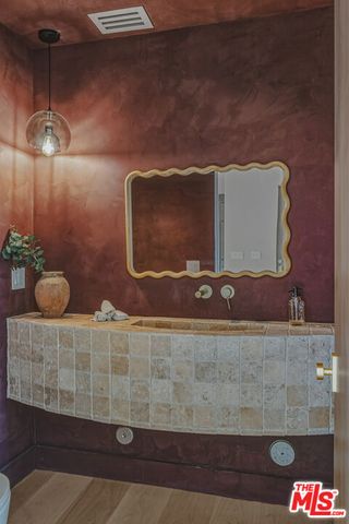 14000 Otsego Street, Sherman Oaks, CA 91423