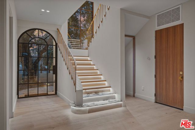 14000 Otsego Street, Sherman Oaks, CA 91423